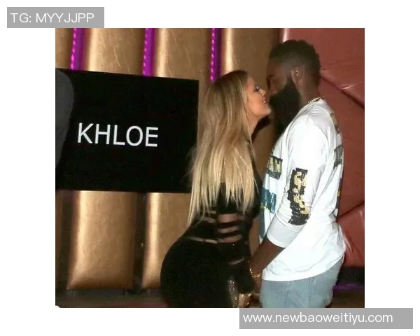 哈登晒世界杯用球合照引发中文译名三重浪热潮 哈登晒世界杯用球合照引发中文译名三重浪热潮