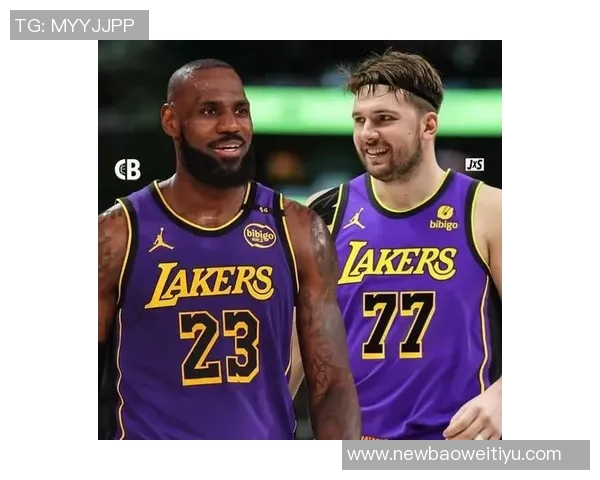 詹姆斯重返赛场展现实力与东契奇小里组合默契无间的精彩表现